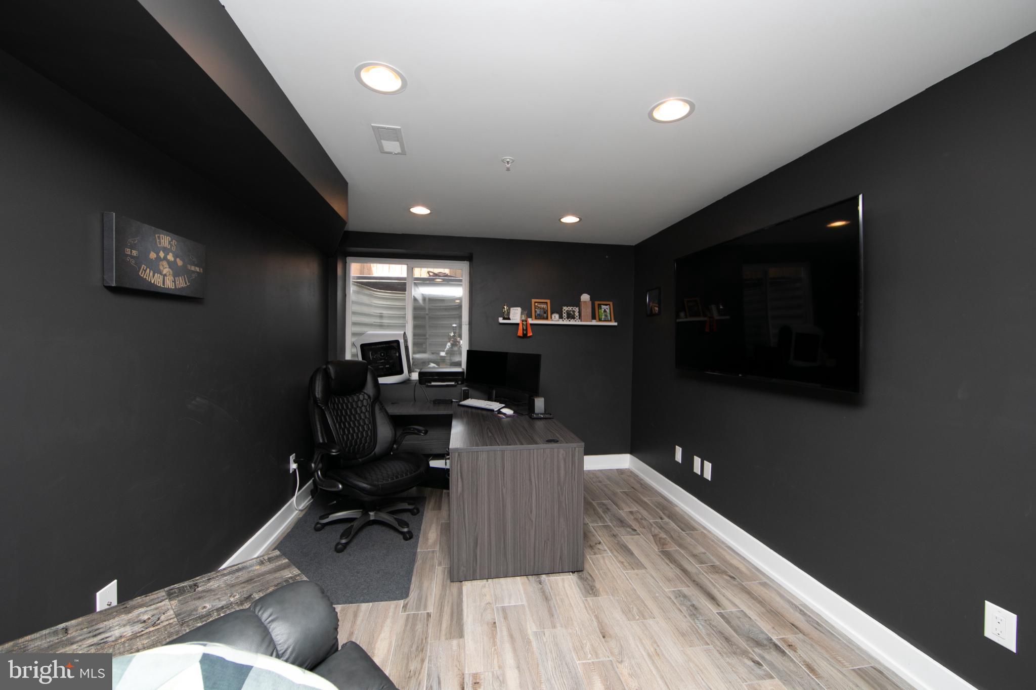 DICKINSON NARROWS - Residential