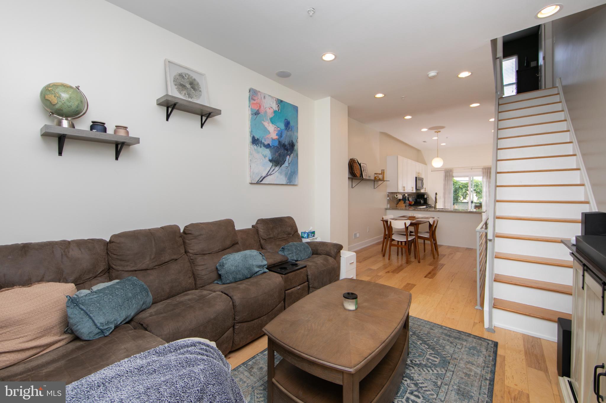 DICKINSON NARROWS - Residential