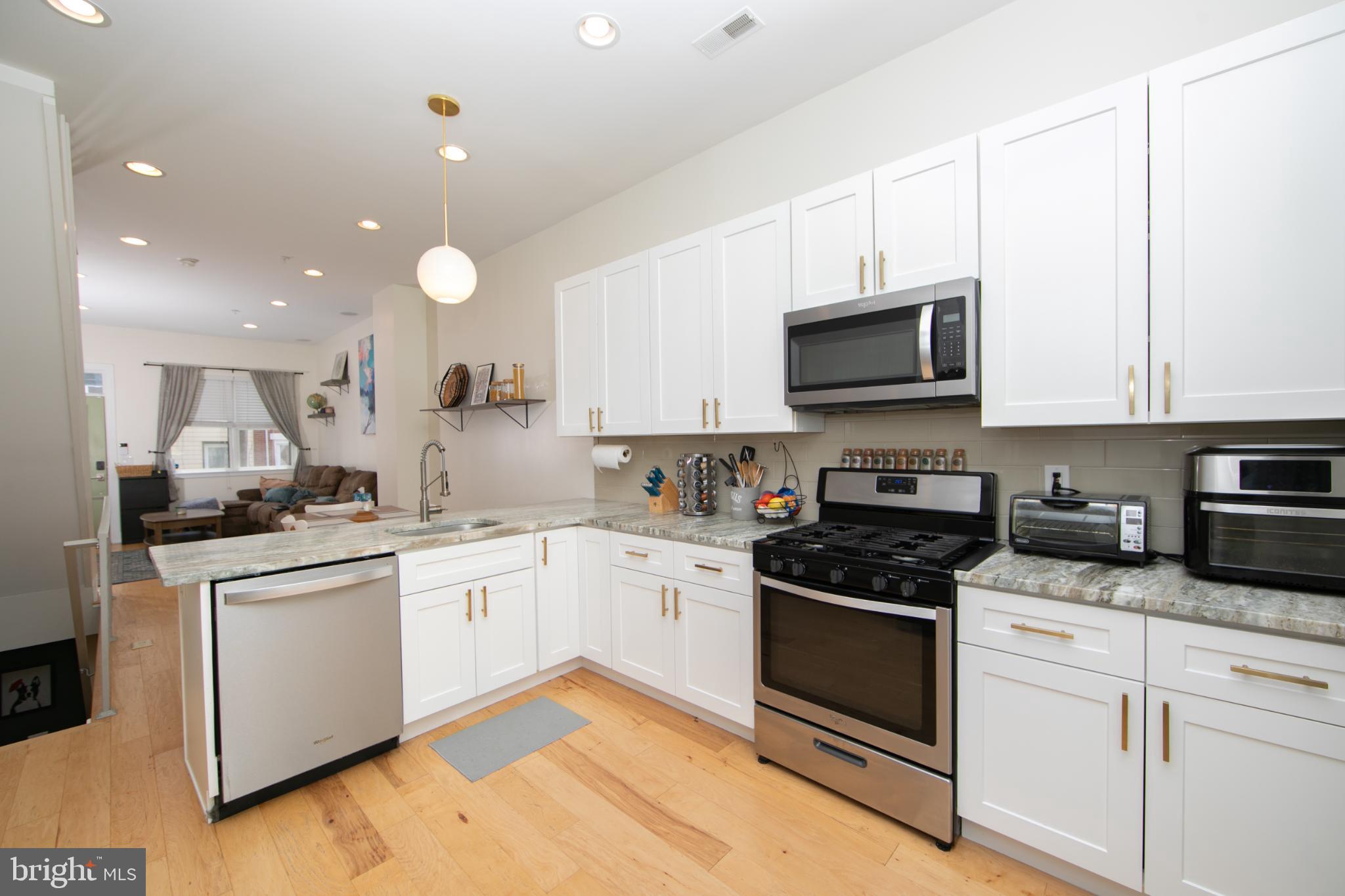 DICKINSON NARROWS - Residential