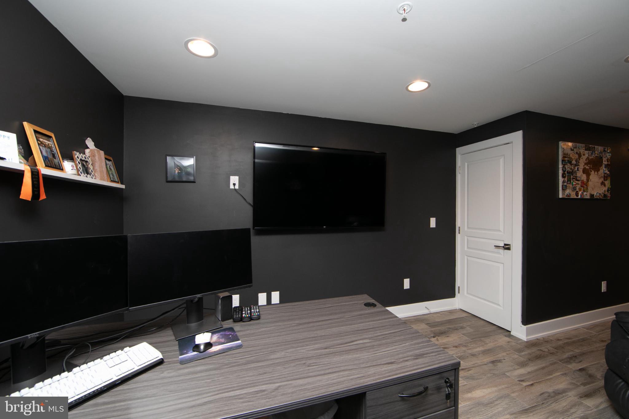 DICKINSON NARROWS - Residential