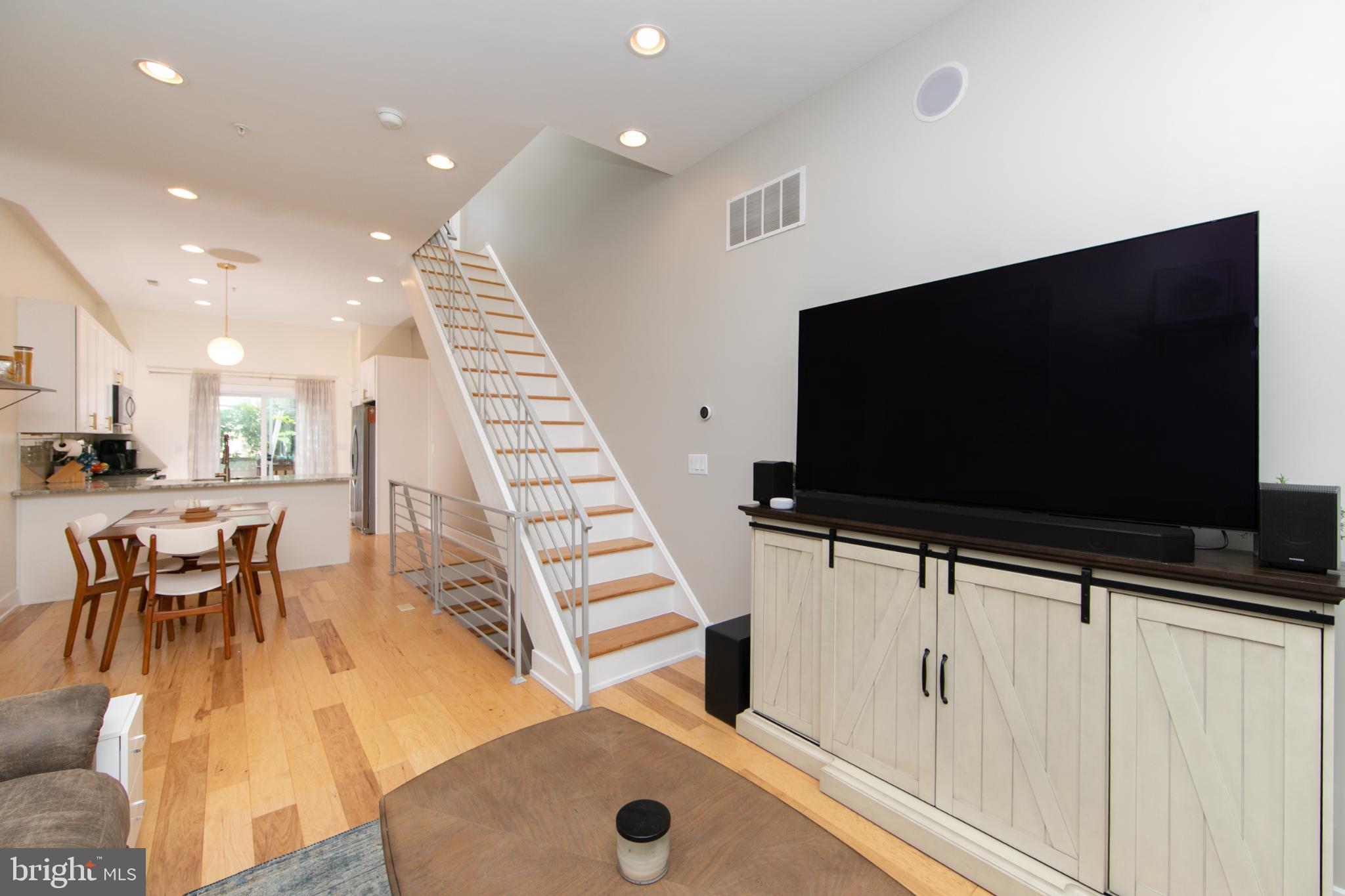 DICKINSON NARROWS - Residential