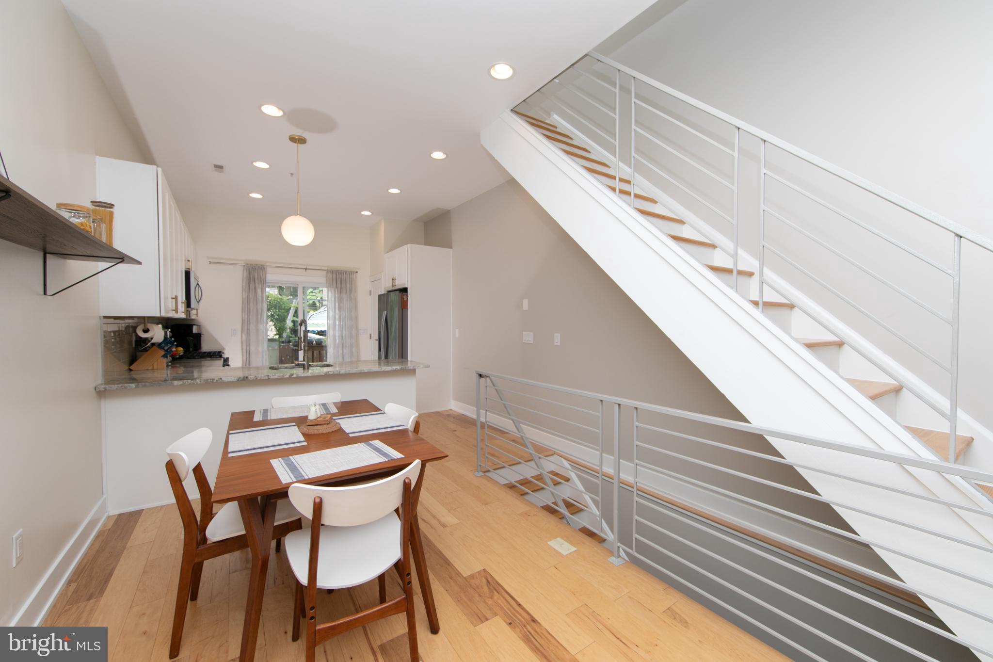 DICKINSON NARROWS - Residential