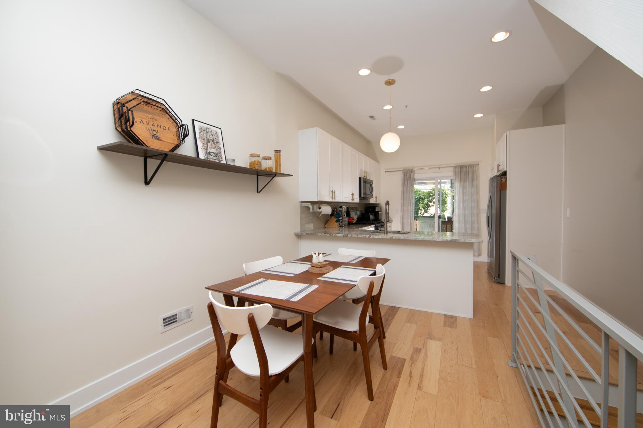 DICKINSON NARROWS - Residential