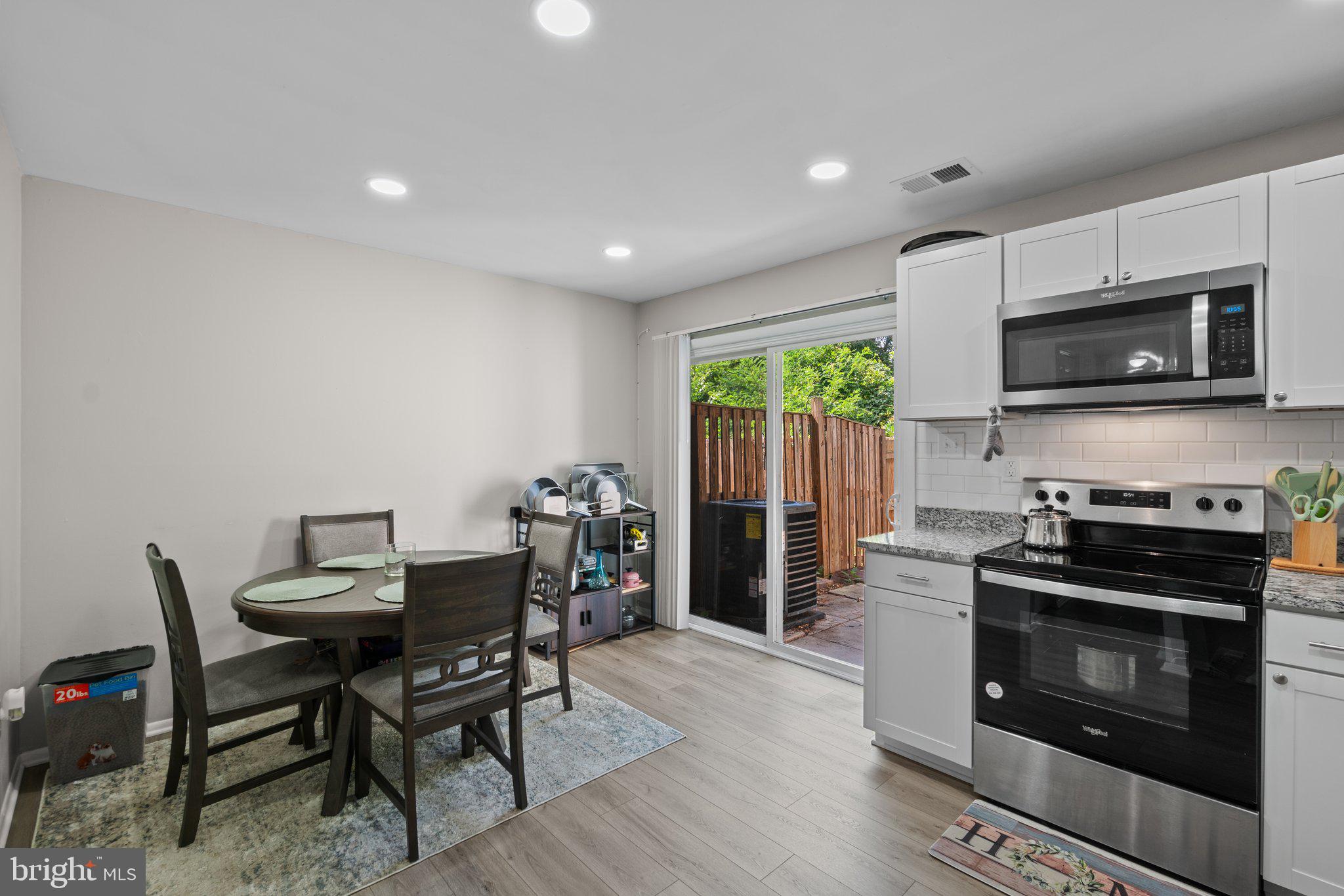 OAK MANOR - Residential Lease