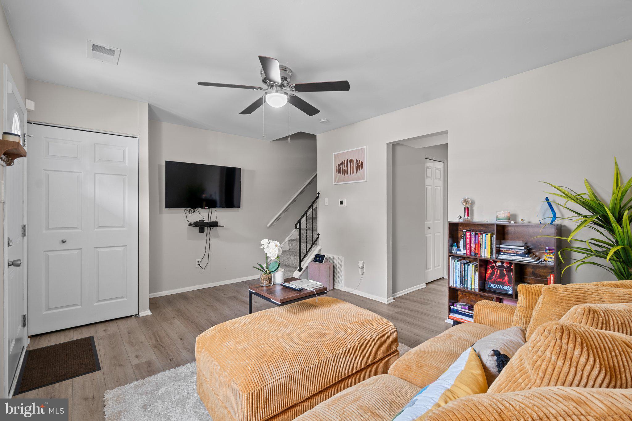 OAK MANOR - Residential Lease