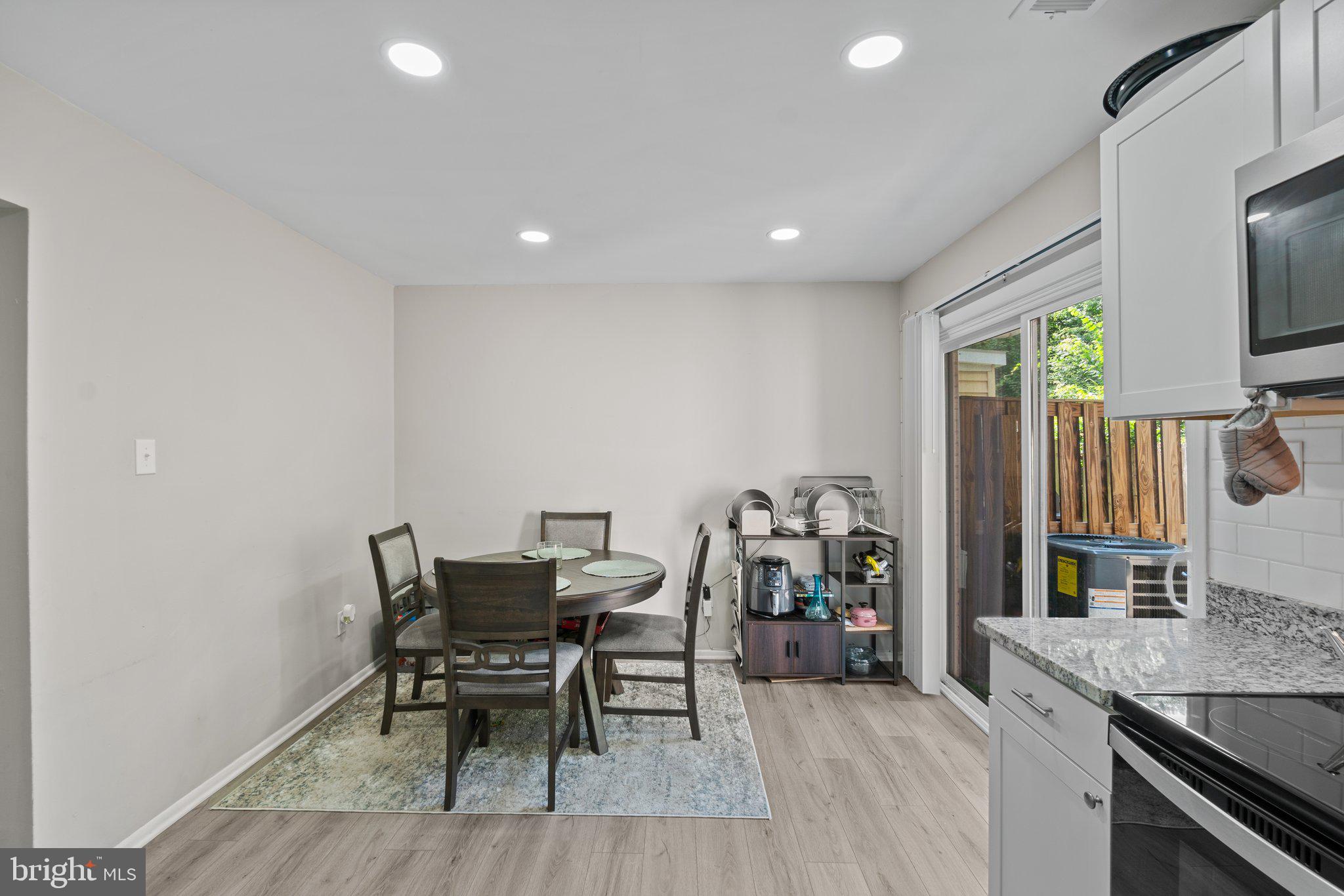 OAK MANOR - Residential Lease