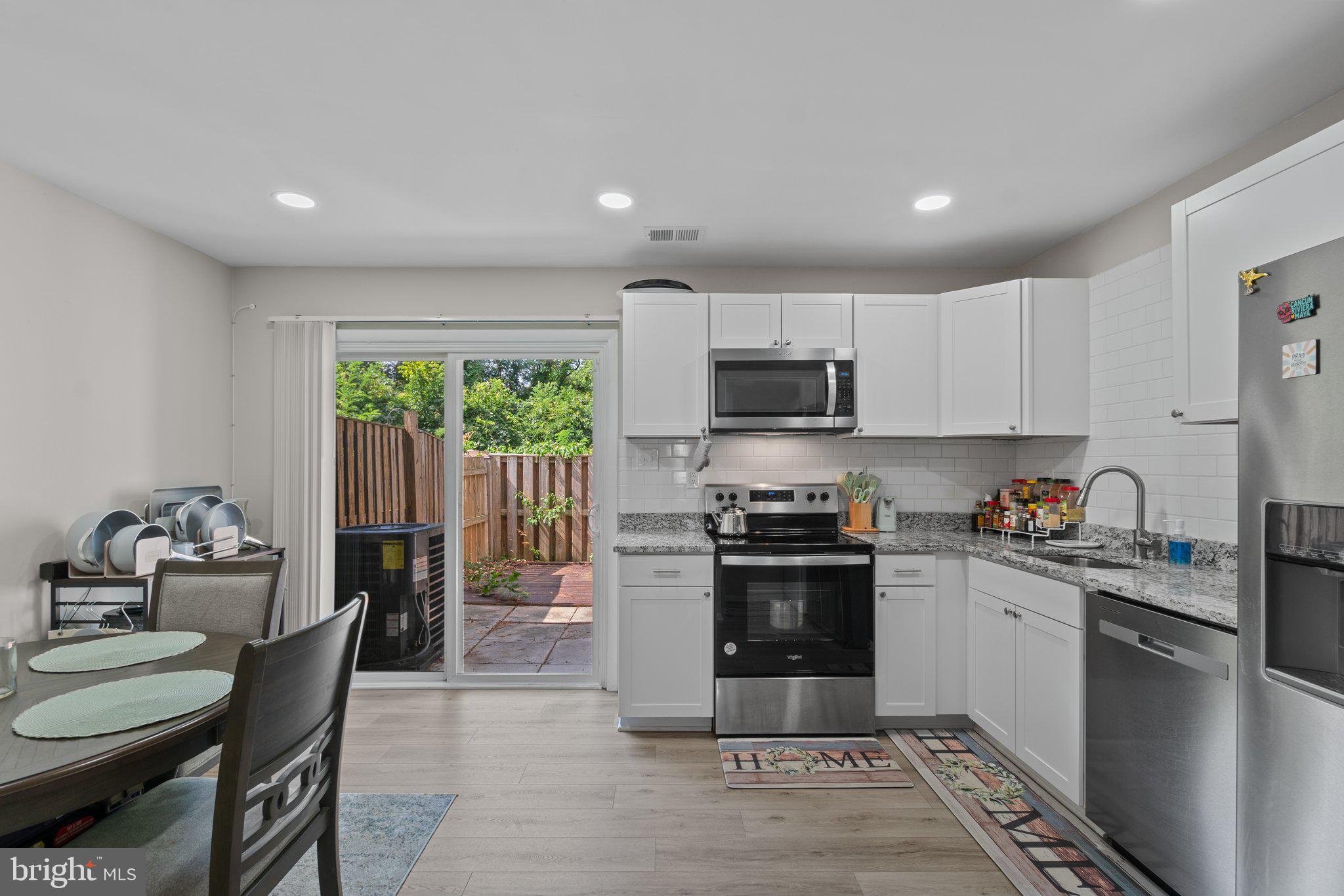 OAK MANOR - Residential Lease