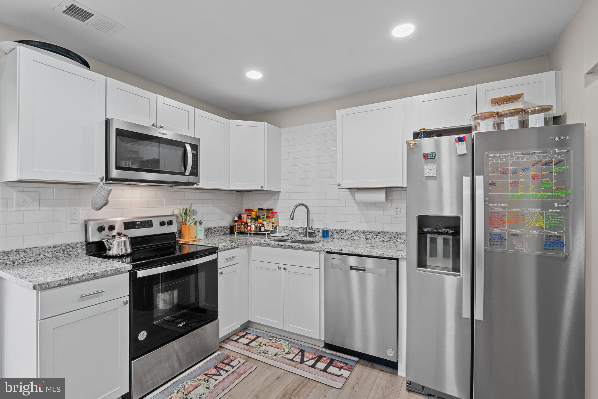 OAK MANOR - Residential Lease