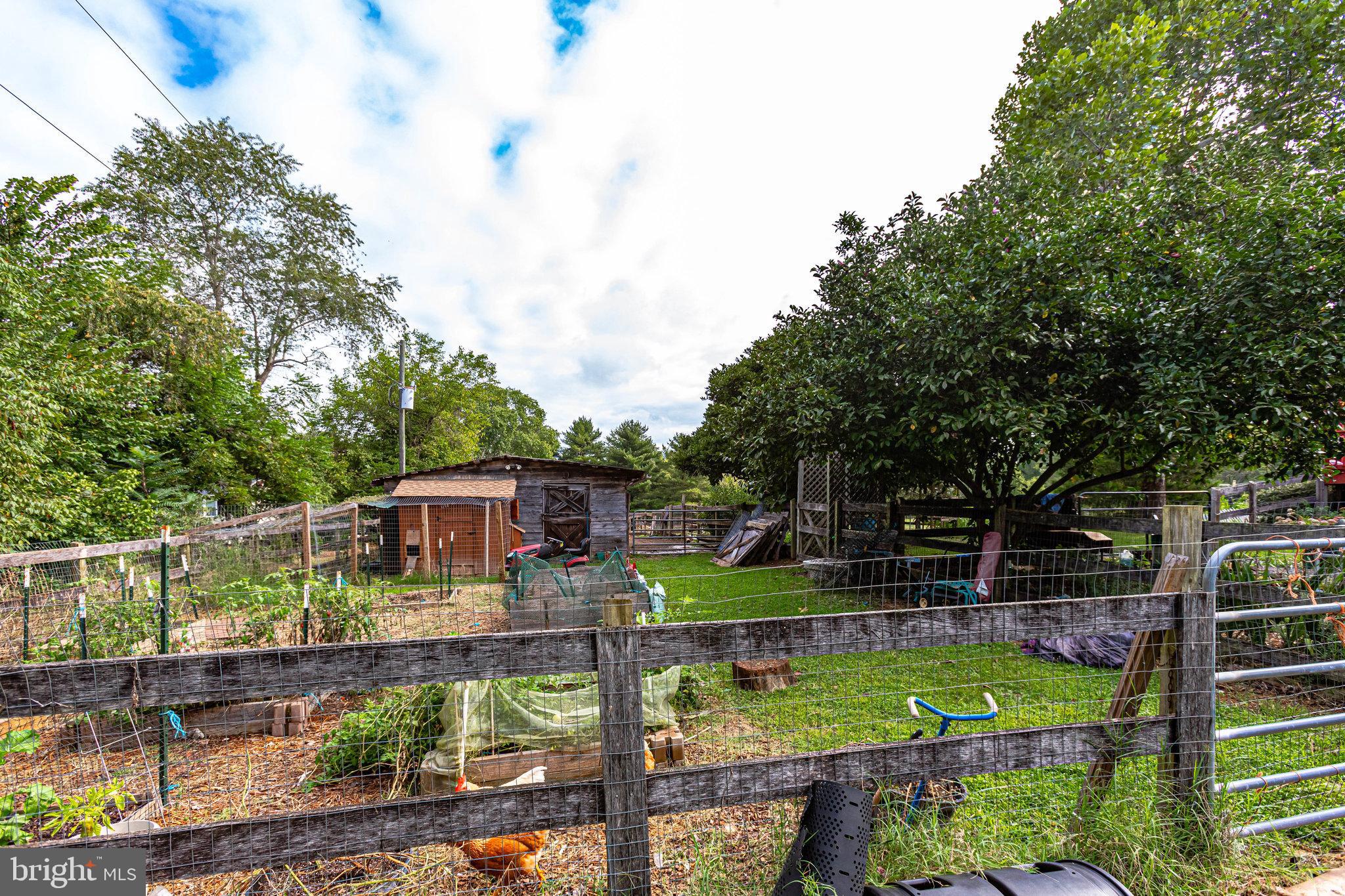 LOCUST HILL - Residential