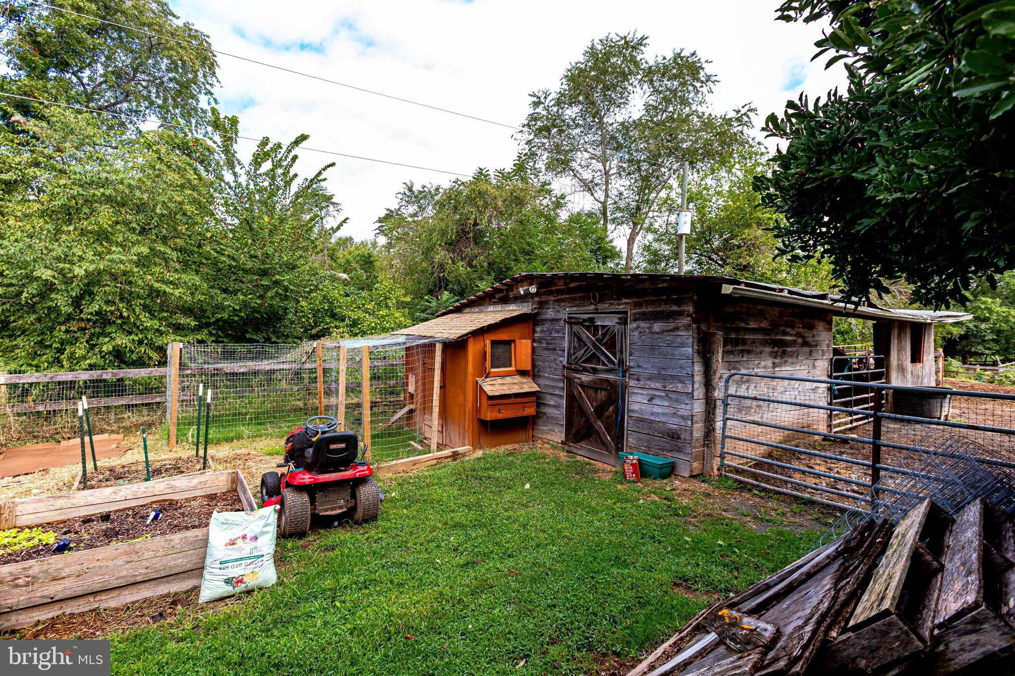LOCUST HILL - Residential