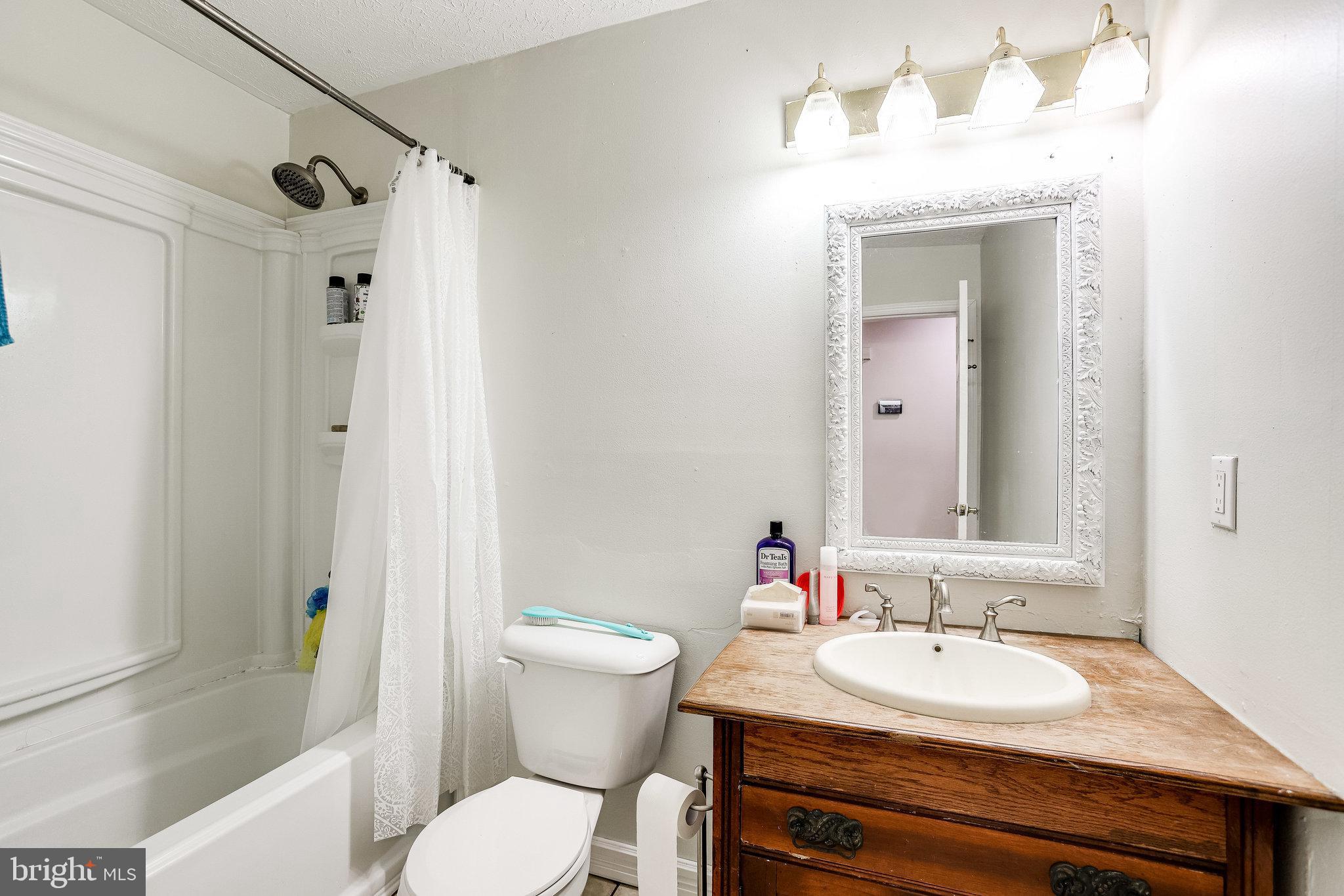 LOCUST HILL - Residential