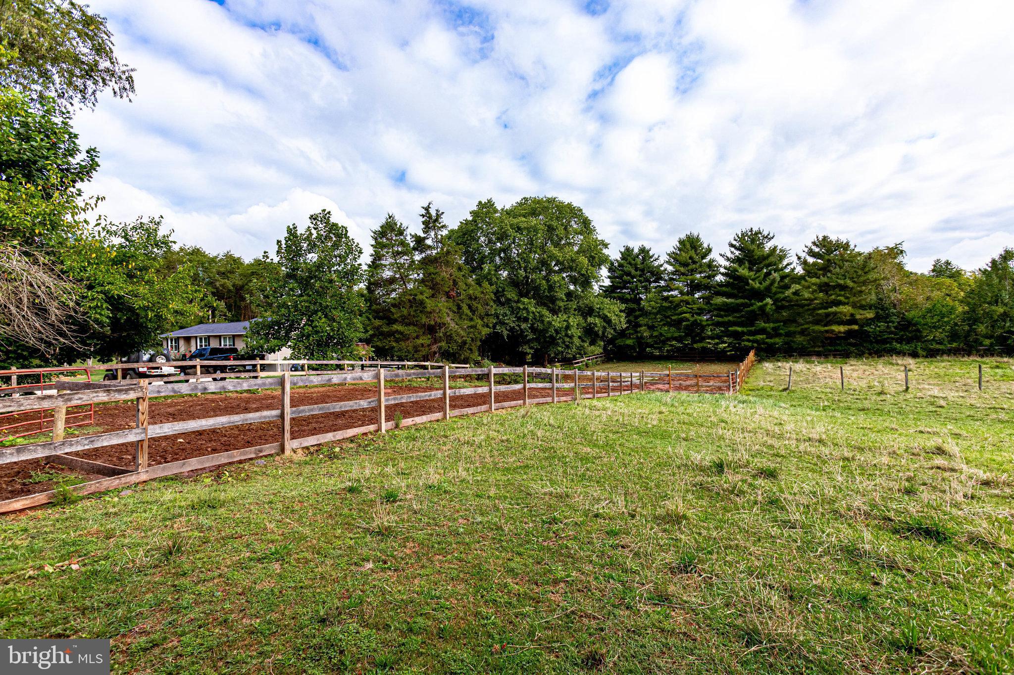 LOCUST HILL - Residential