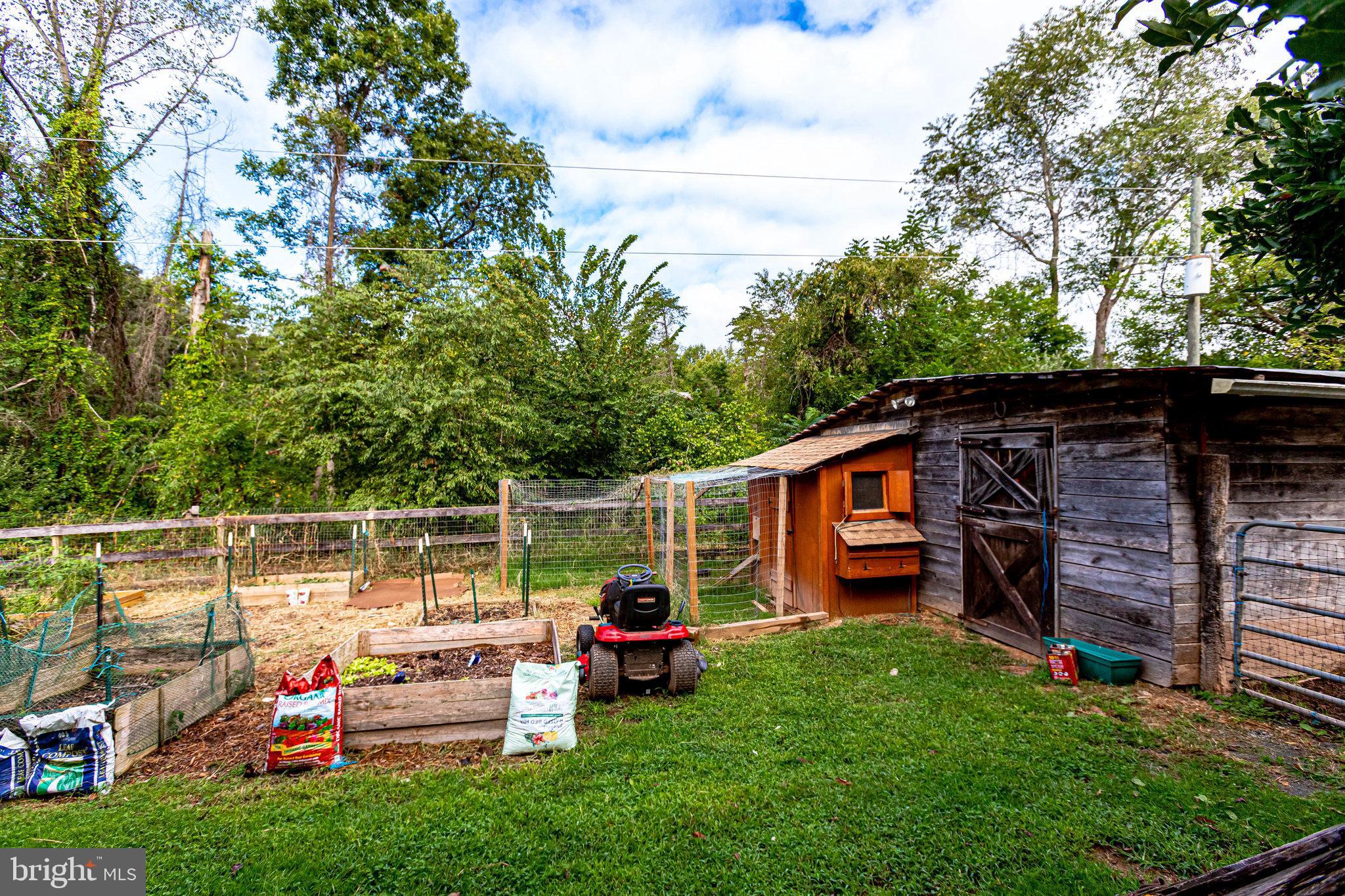 LOCUST HILL - Residential