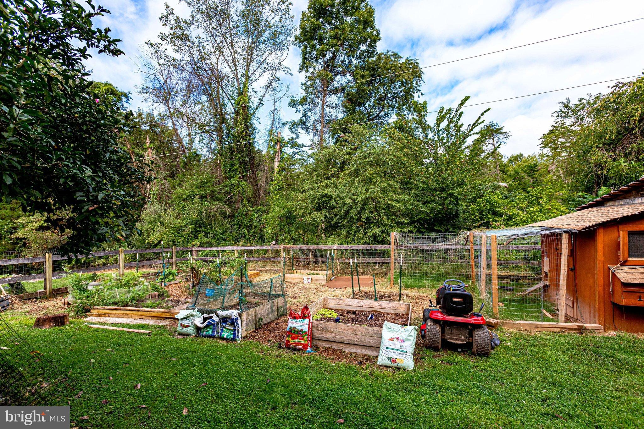 LOCUST HILL - Residential