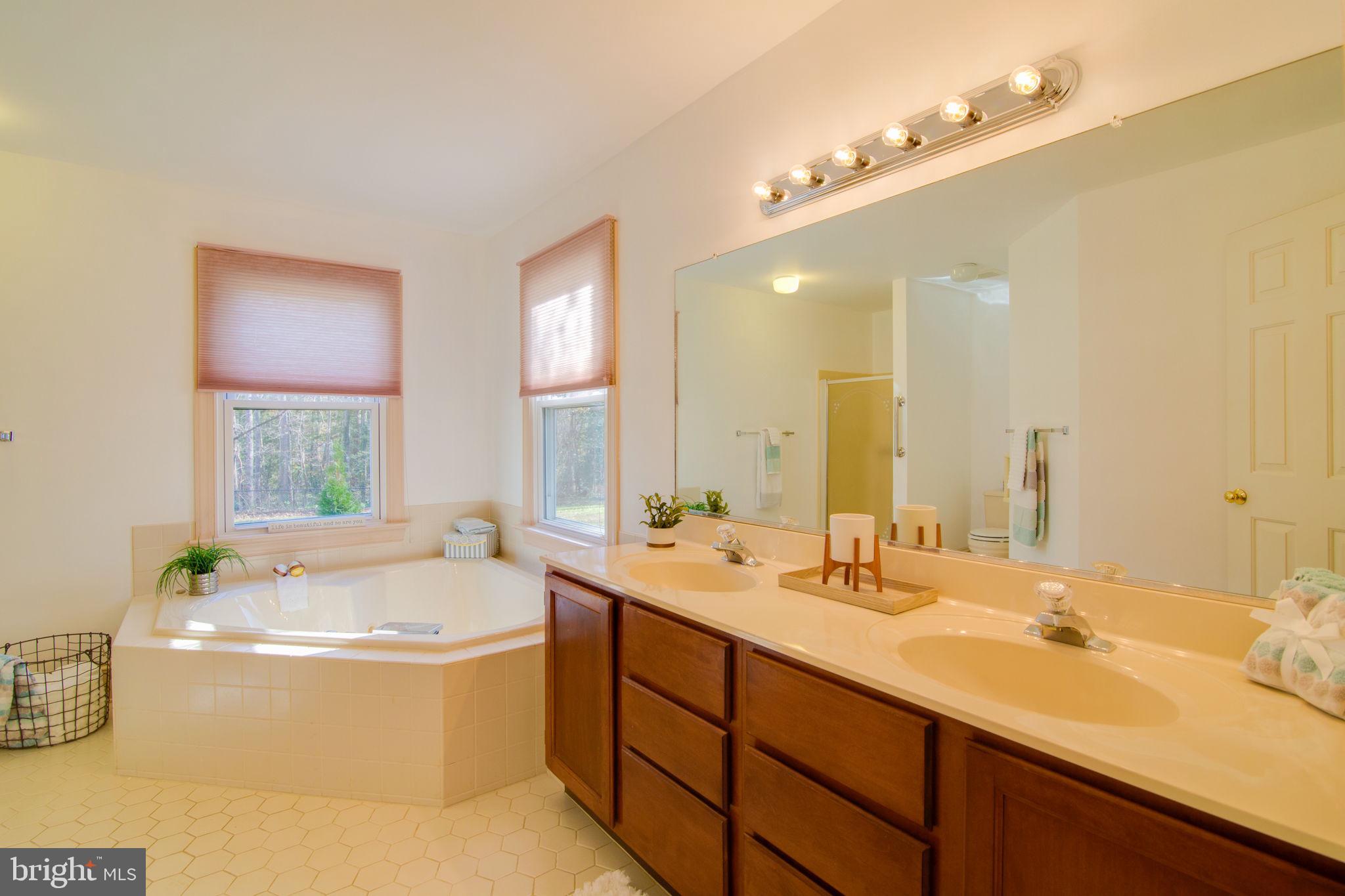 LAKE CAROLINE - Residential