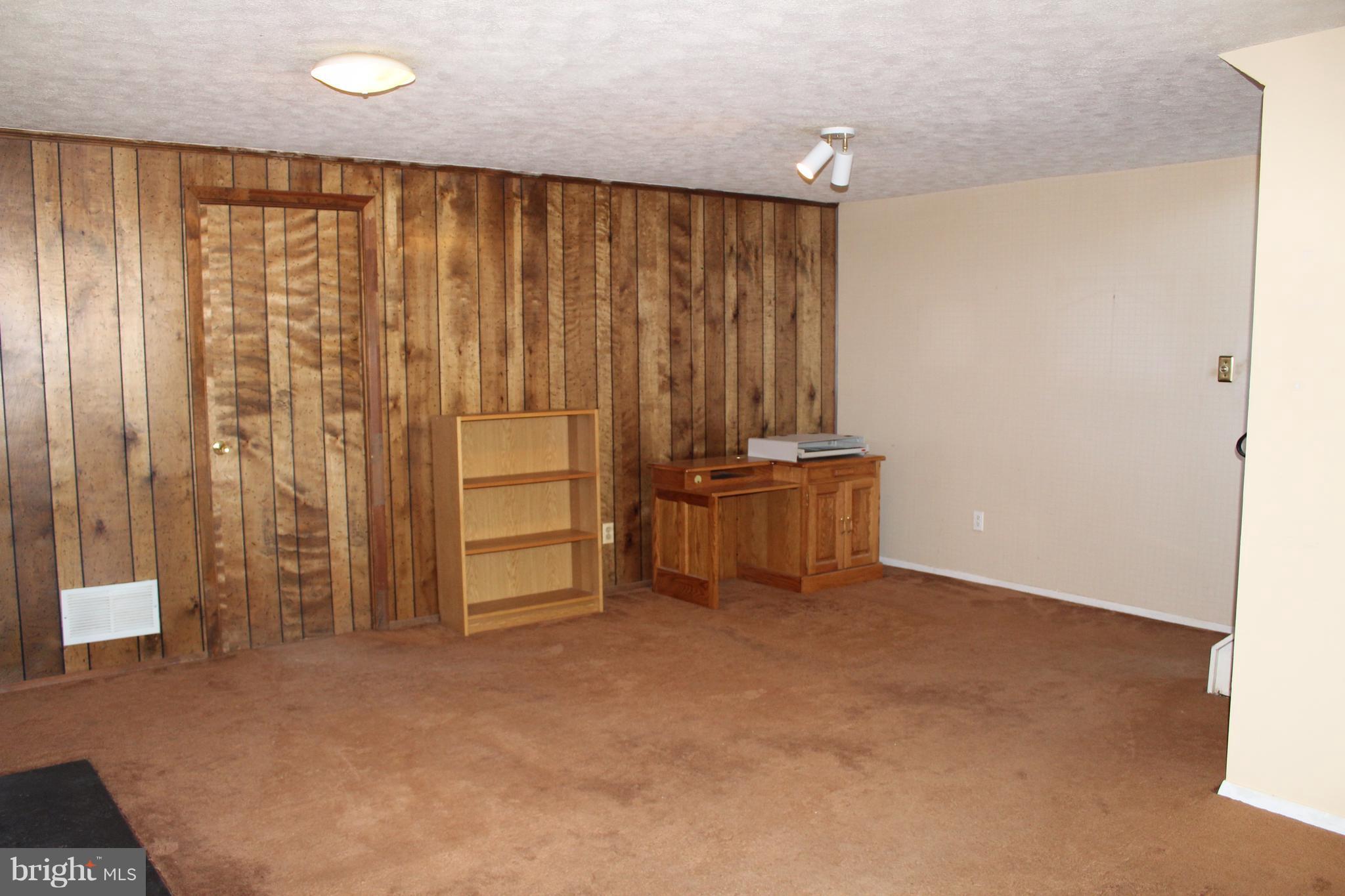 CARLTON SQUARE - Residential