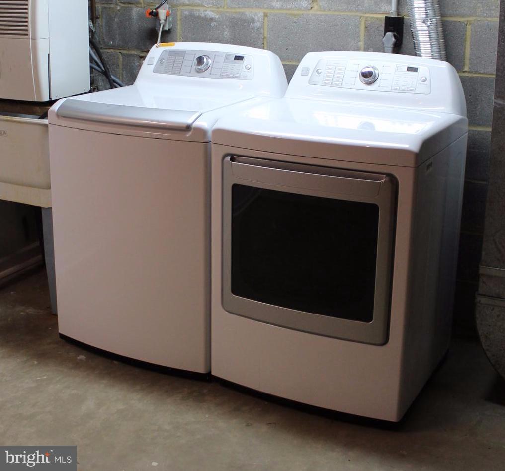 CARLTON SQUARE - Residential