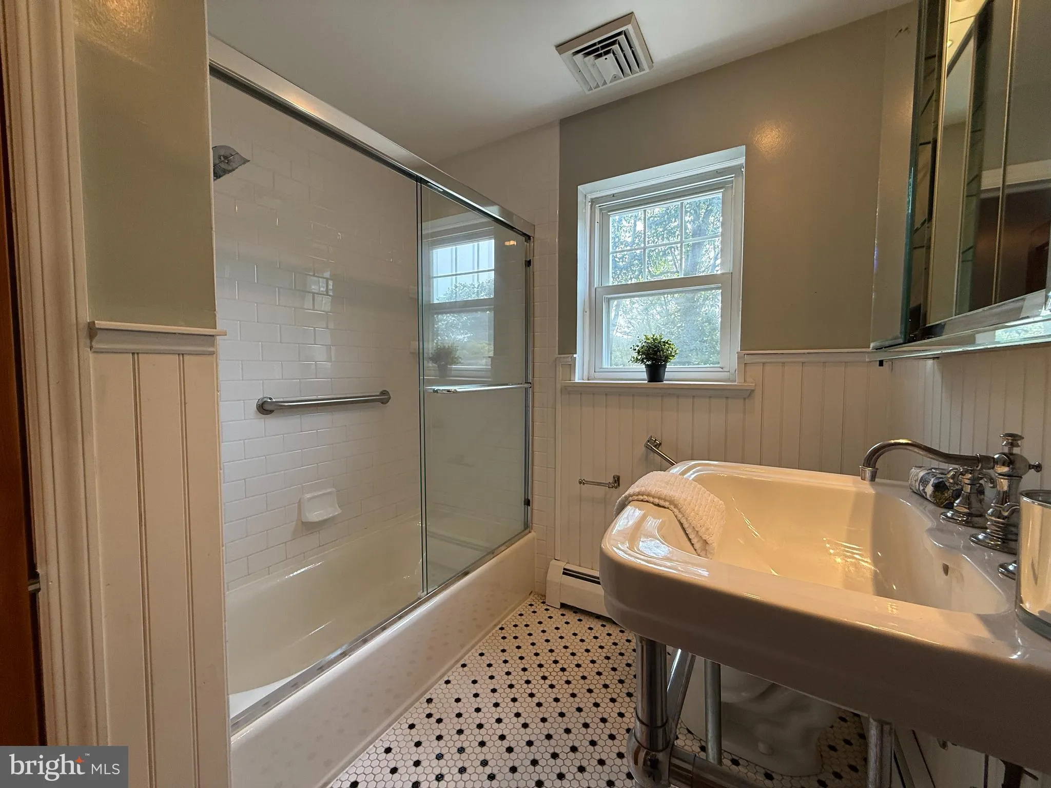 Berwyn, Pennsylvania 19312, United States, 3 Bedrooms Bedrooms, ,3 BathroomsBathrooms,Residential,Active,186435