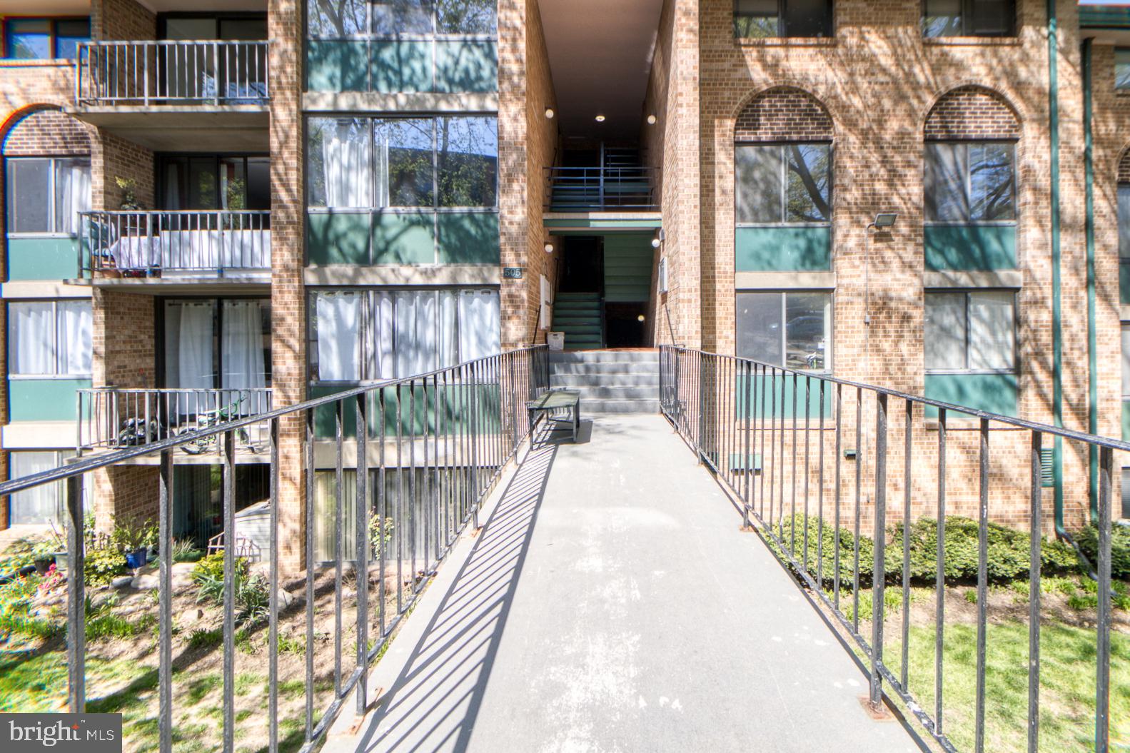 SAXONY SQUARE - Residential