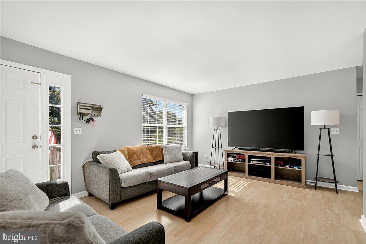 6 W BRIAR DRIVE