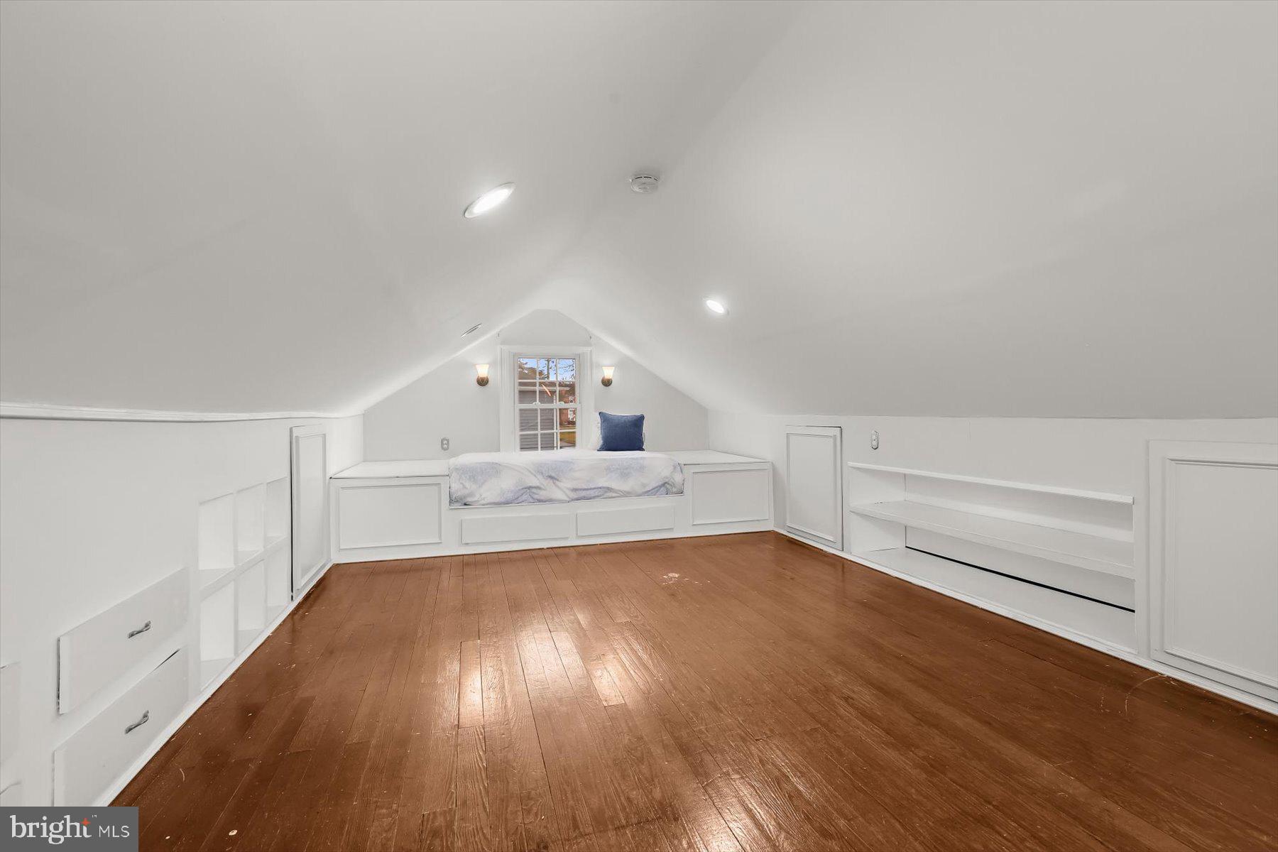 HAYWOOD HEIGHTS - Residential