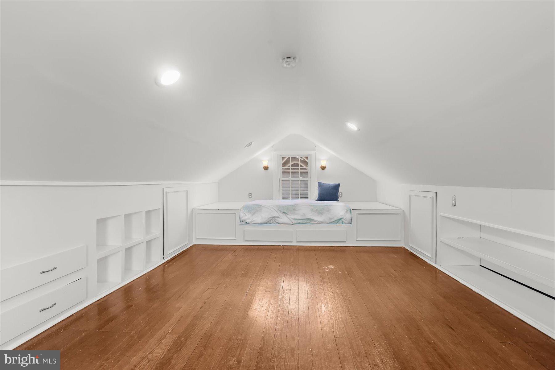 HAYWOOD HEIGHTS - Residential