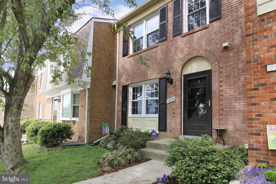 OPEN SUNDAY 1-3 PM! Updates Galore!! This immaculate townhouse has had all the major items done for you - new composite roof and siding (2017); new HVAC (2016); new washer and dryer (2018); new window coverings (2016); renovated kitchen with espresso 42in cabinets, double door pantry, granite counters and stainless steel appliances; updated bathrooms (2 full & 2 half), and hardwoods throughout the main level. You will love how the main level is open and flows from one room to another plus access to the fully fenced backyard with patio for entertaining. Upstairs boasts the master bedroom with a huge closet and ensuite, 2 bedrooms and a second full bathroom. The lower level features a cozy family/recreation room with its own half bath, separate laundry room and storage area. Altogether, this is a great home in wonderful Lake Ridge with its pools, boat ramp, sports fields/courts and tot lots. Close to schools, shops, restaurants and commuting routes. This gem won t last!