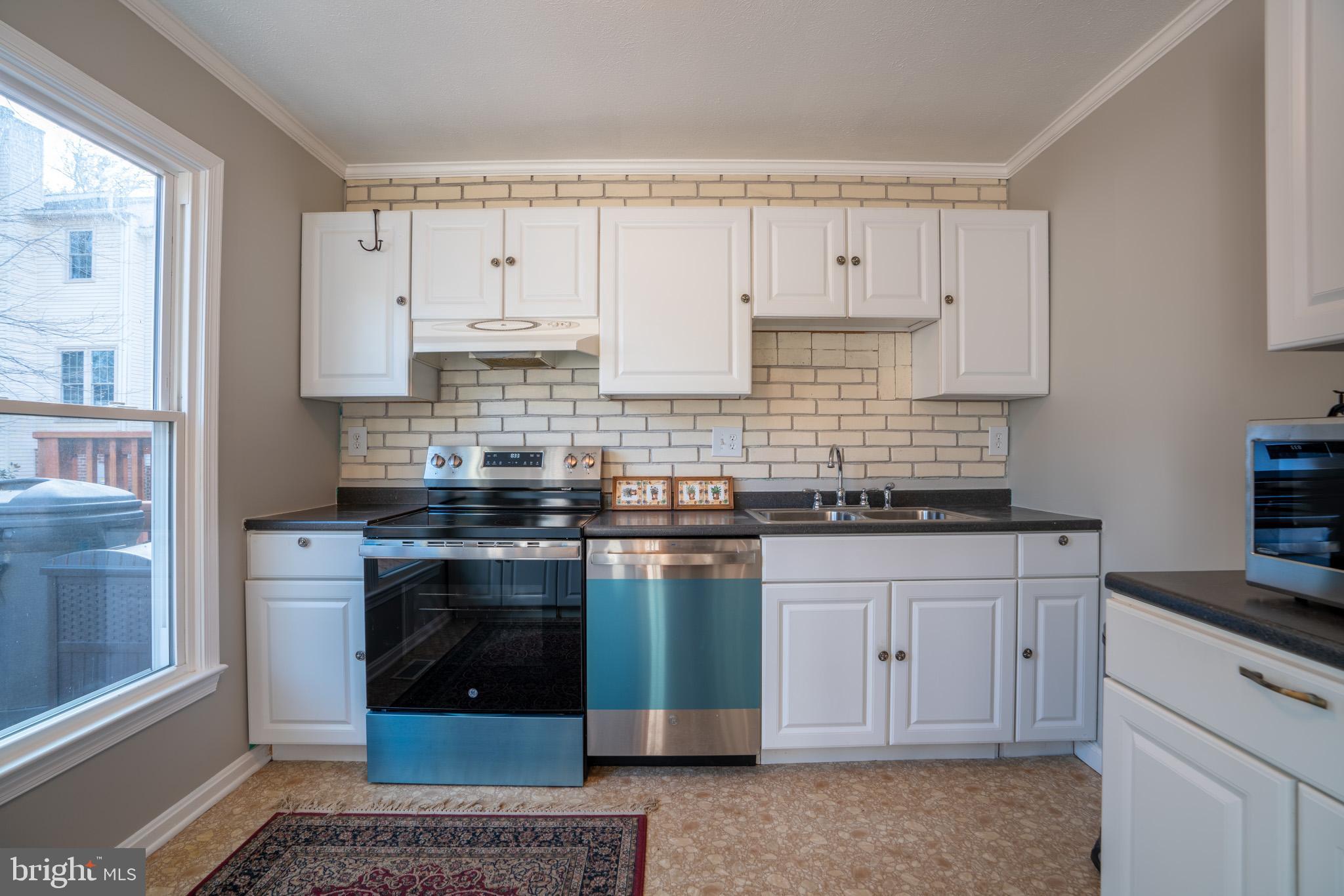 SHADY GROVE VILLAGE - Residential