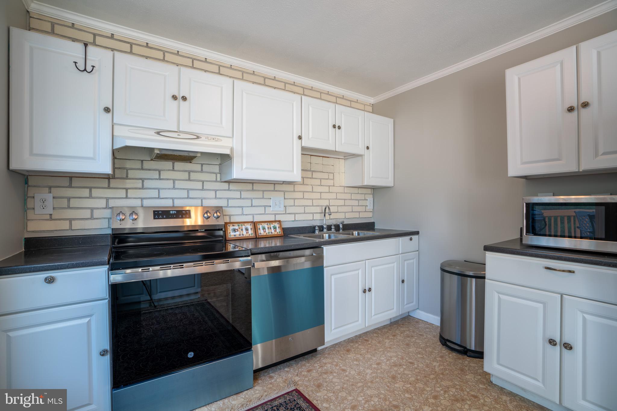 SHADY GROVE VILLAGE - Residential