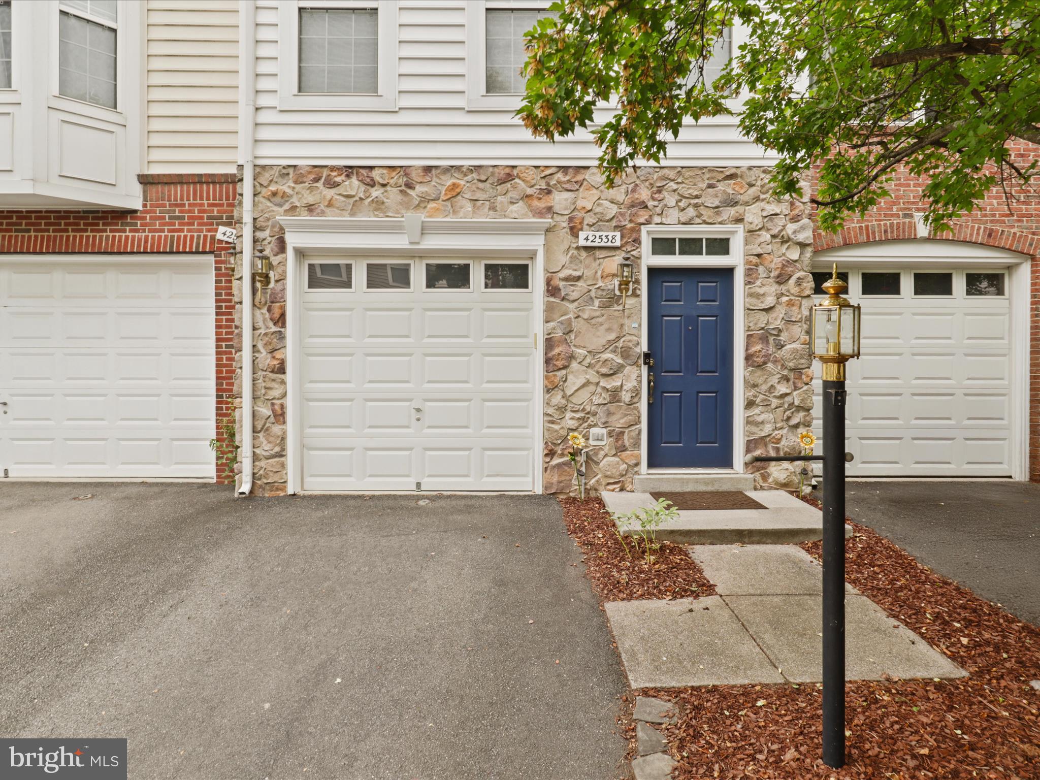 42538 MAGELLAN SQUARE