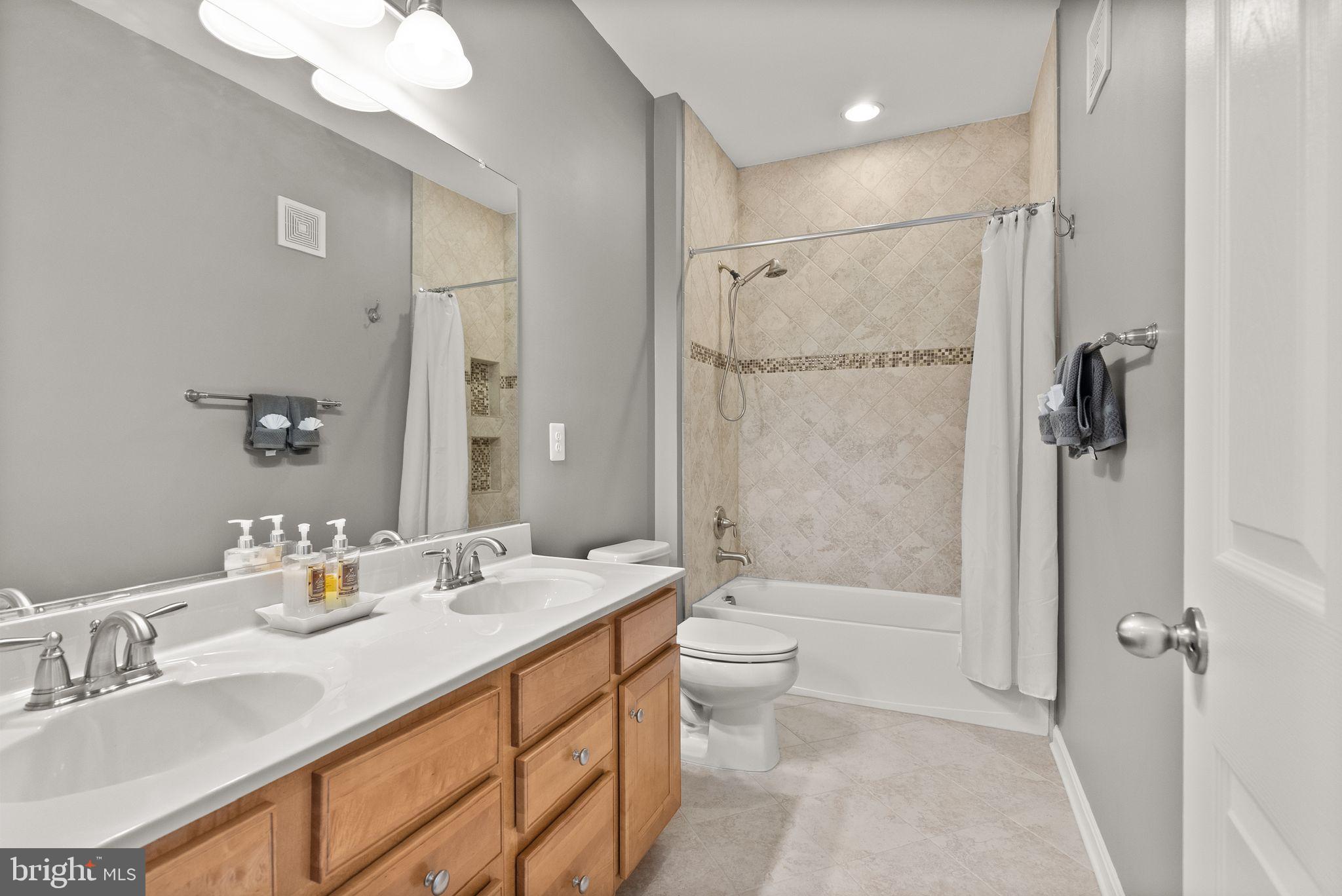 LEE SQUARE - Residential Lease