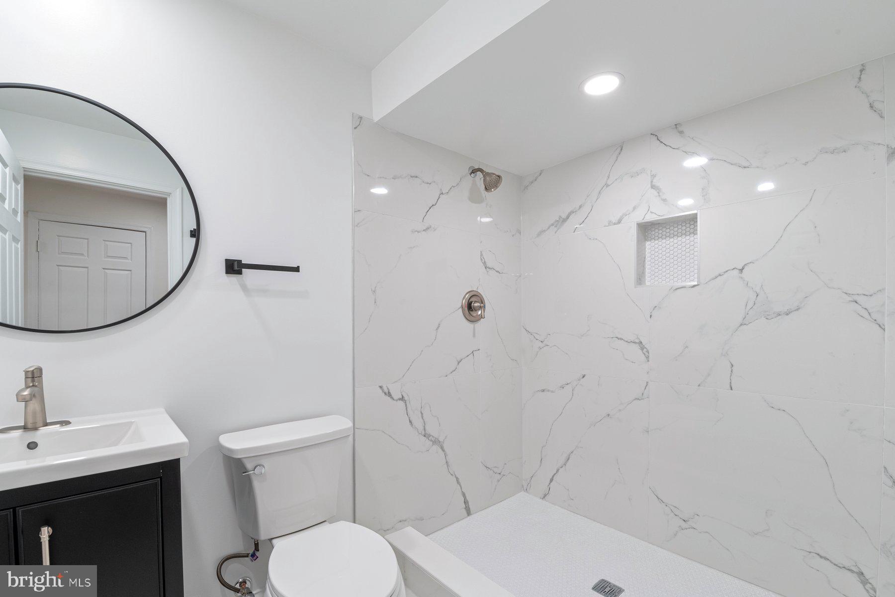 DUMONT OAKS - Residential Lease