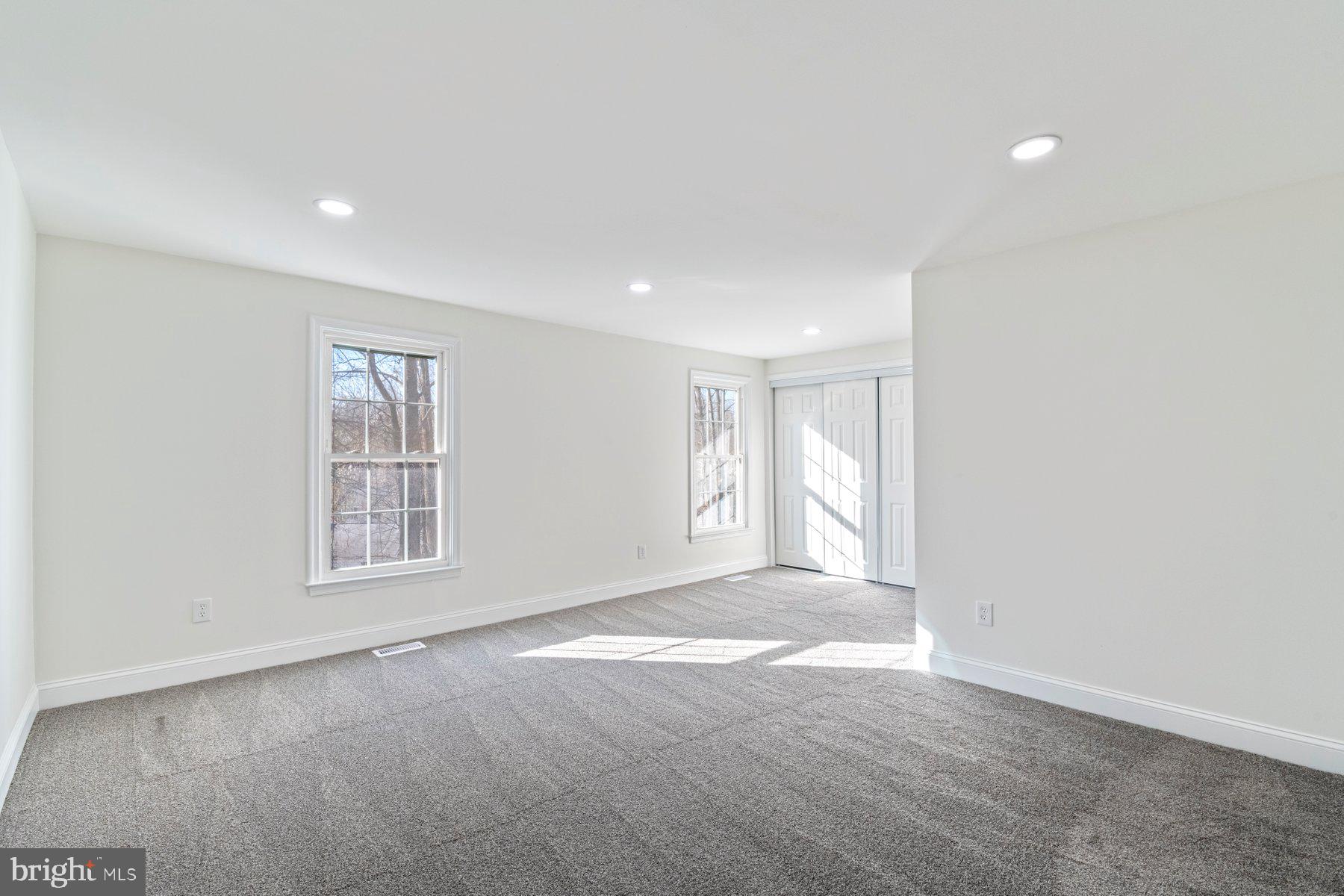 DUMONT OAKS - Residential Lease