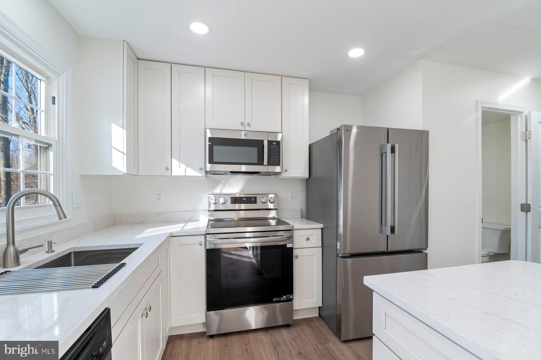 DUMONT OAKS - Residential Lease