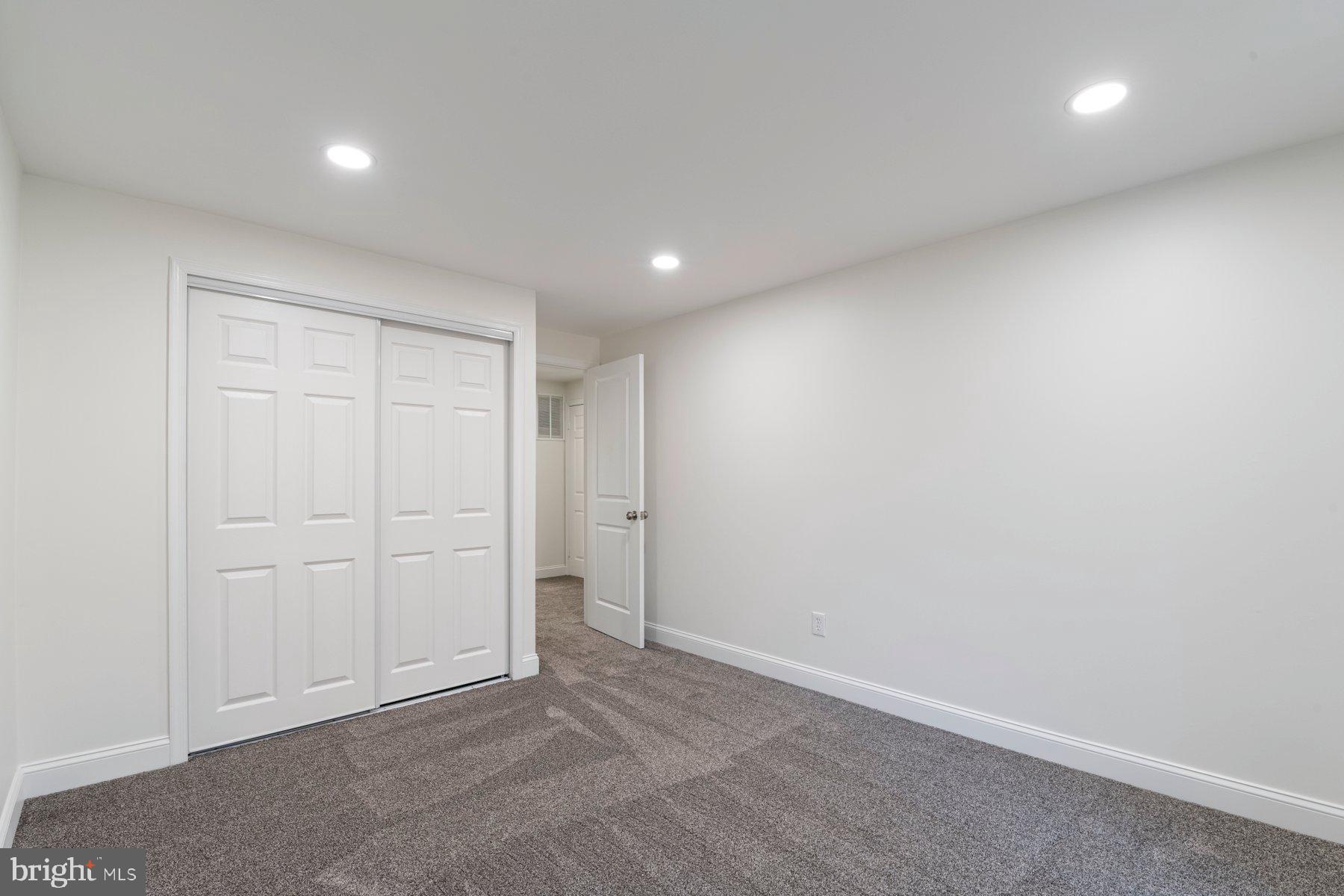 DUMONT OAKS - Residential Lease