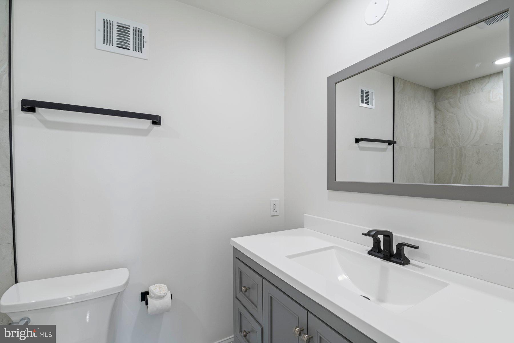 DUMONT OAKS - Residential Lease