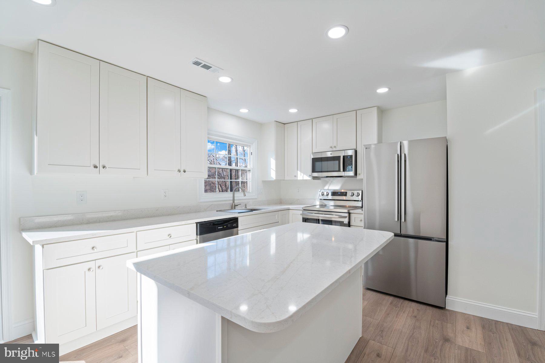 DUMONT OAKS - Residential Lease