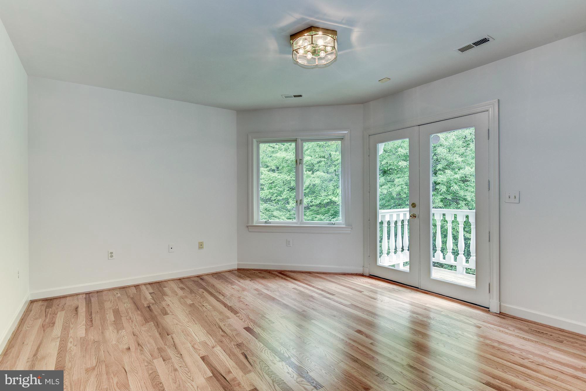 RIVER OAKS FARM - Residential