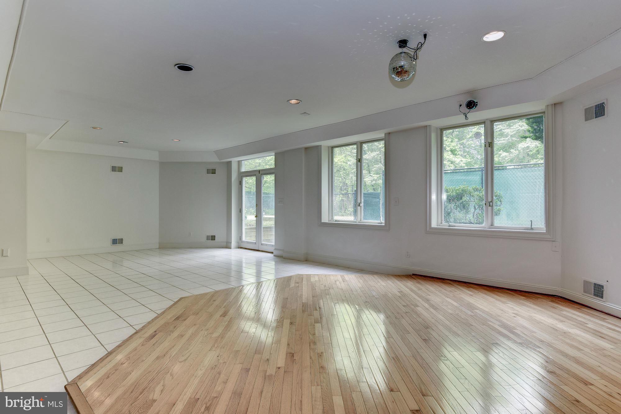 RIVER OAKS FARM - Residential