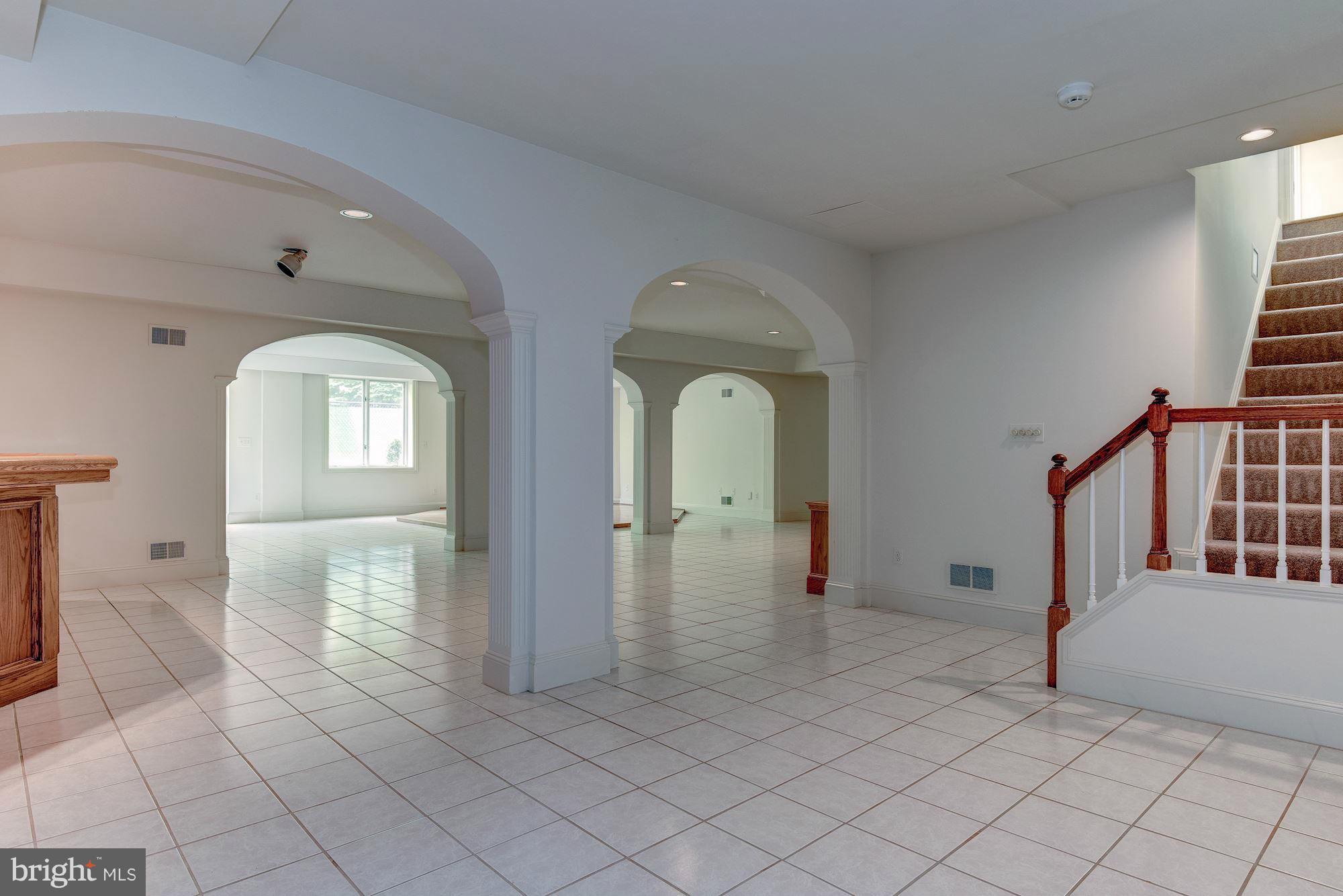 RIVER OAKS FARM - Residential