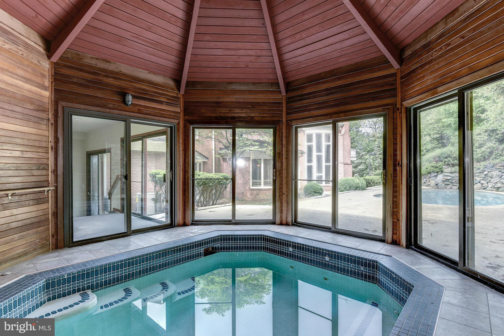 RIVER OAKS FARM - Residential