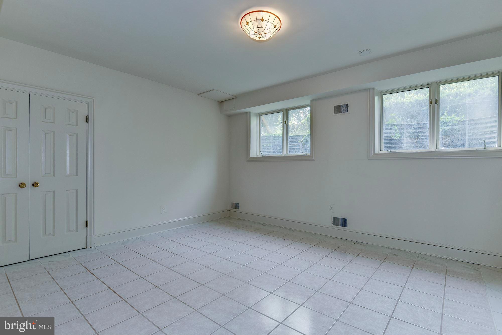 RIVER OAKS FARM - Residential