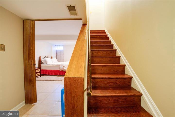 MIDDLEBROOK COMMONS - Residential Lease