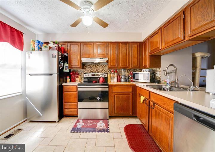 MIDDLEBROOK COMMONS - Residential Lease