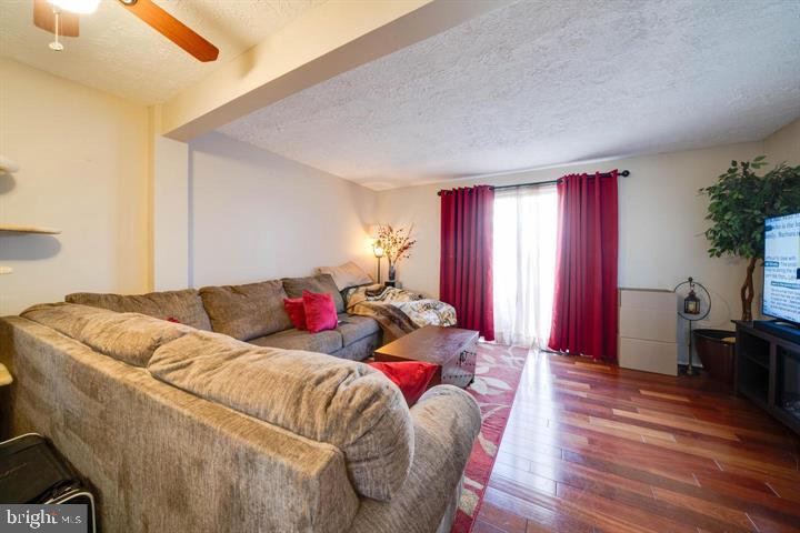 MIDDLEBROOK COMMONS - Residential Lease