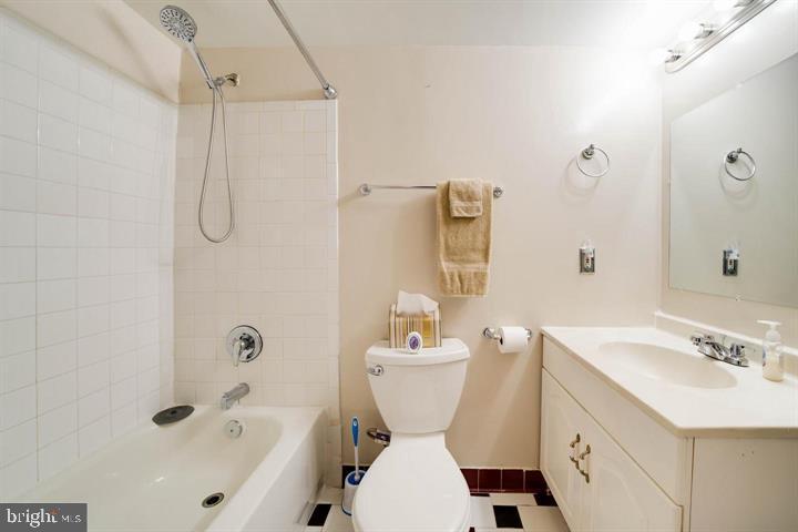 MIDDLEBROOK COMMONS - Residential Lease