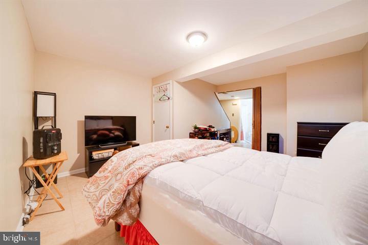 MIDDLEBROOK COMMONS - Residential Lease