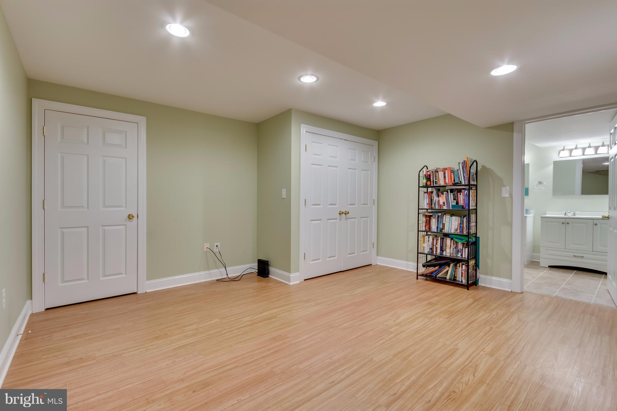 MIDDLE CREEK MANOR - Residential