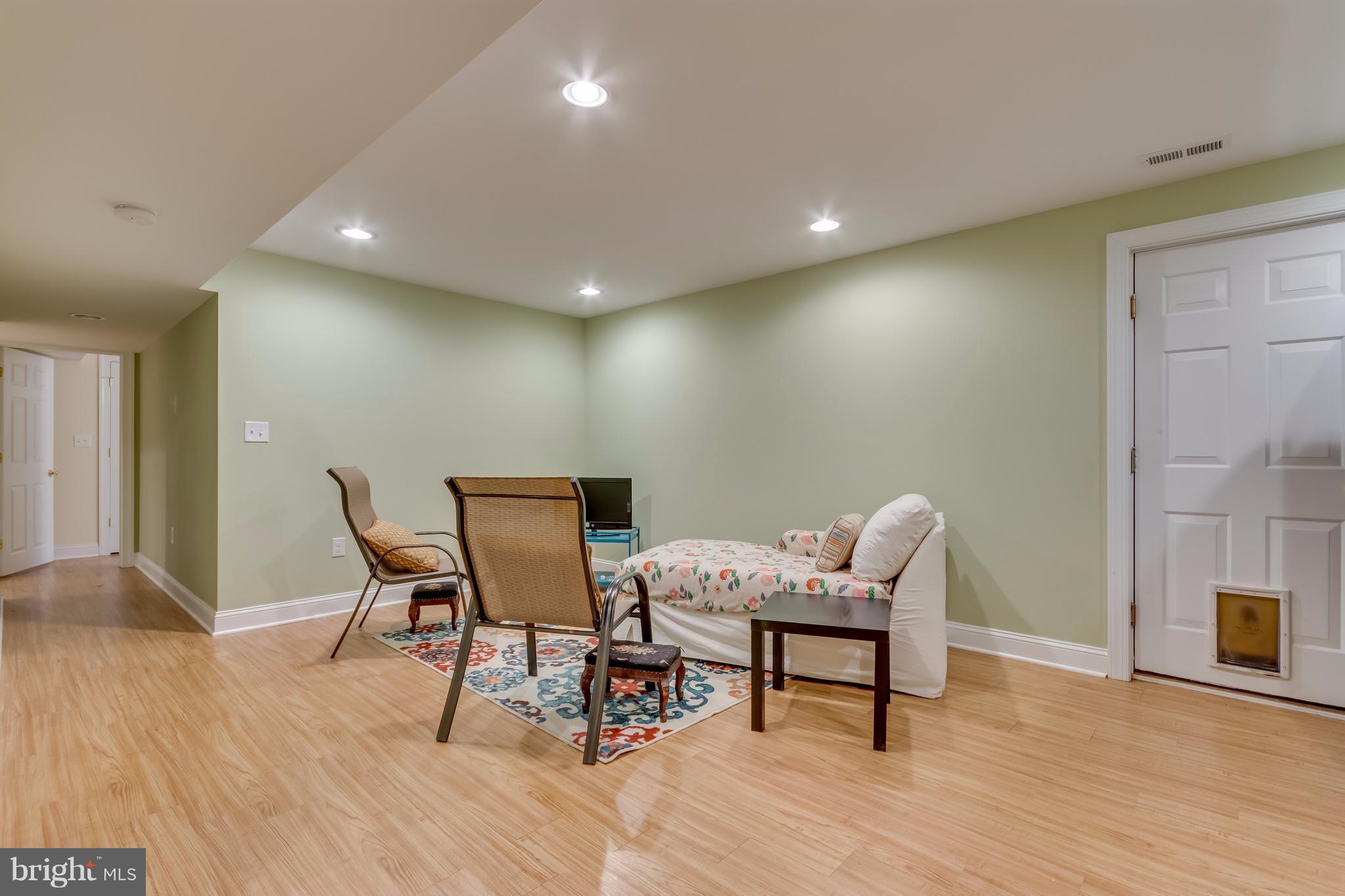 MIDDLE CREEK MANOR - Residential