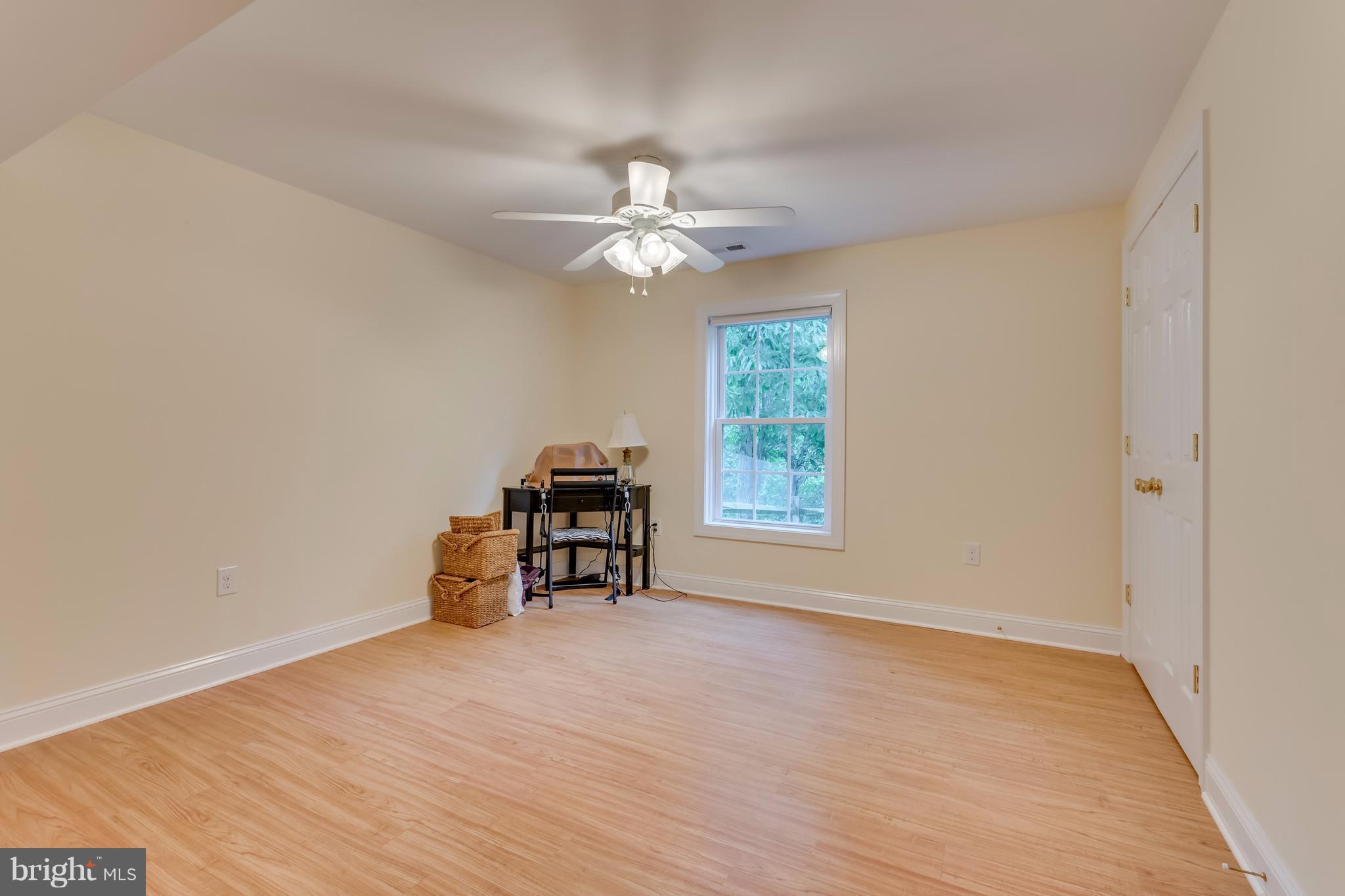 MIDDLE CREEK MANOR - Residential